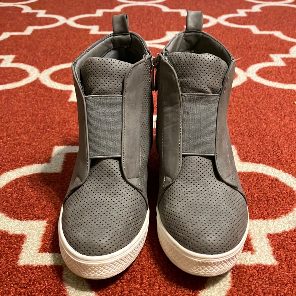 Catherine Malandrino wedge shoes
